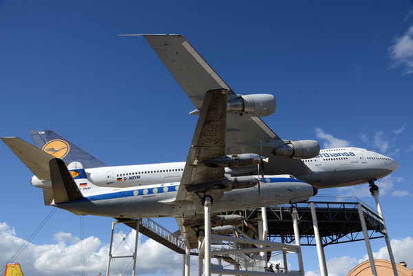 Lufthansa Viscount 814 with the Lufthansa B747-200