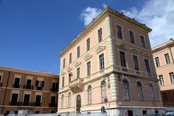 Piazza Goffredo Angioni, Cagliari