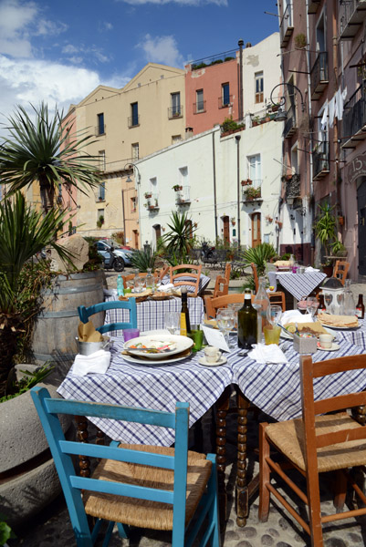 Sidewalk restaurant, Via Santa Croce, Cagliari