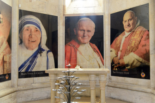 Cagliari Cathedral - Mother Theresa, Pope John Paul II, Pope John XXIII