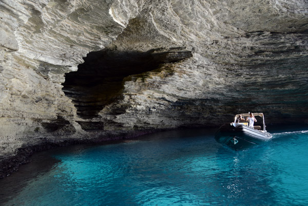 Grotte de Sdragonato, one of the sea caves entered by the tourist boats