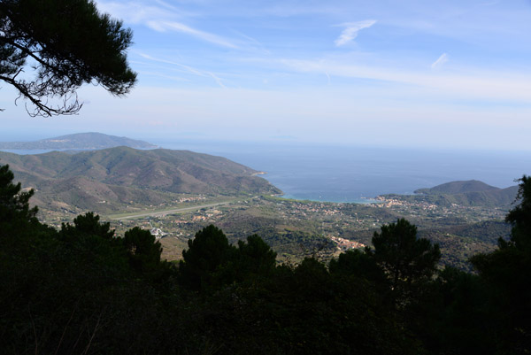 View south to Marina di Campo from cross-island SP37