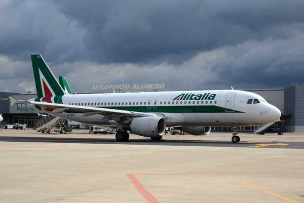 Alitalia A320 EI-DTO, Alghero Airport