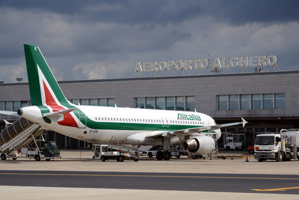 Alitalia A320 EI-EIE, Alghero Airport