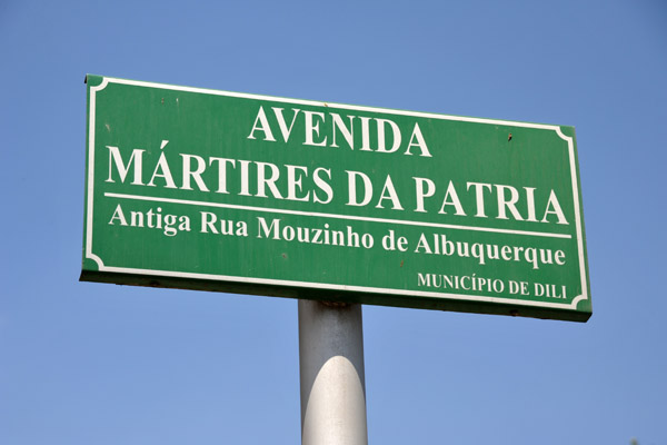 Many street signs have 2 names, the current one and the one from Portuguese Timor