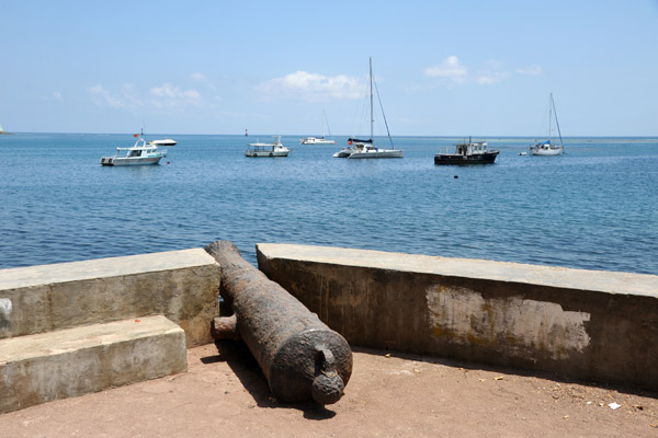Old cannon on the Dili waterfront 