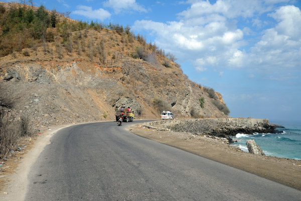 Coastal road leading west from Dili