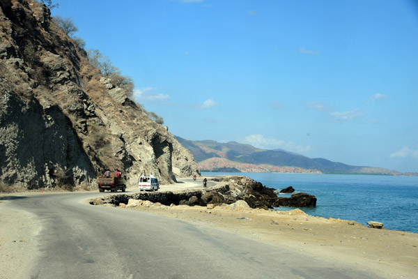 Coastal road leading west from Dili