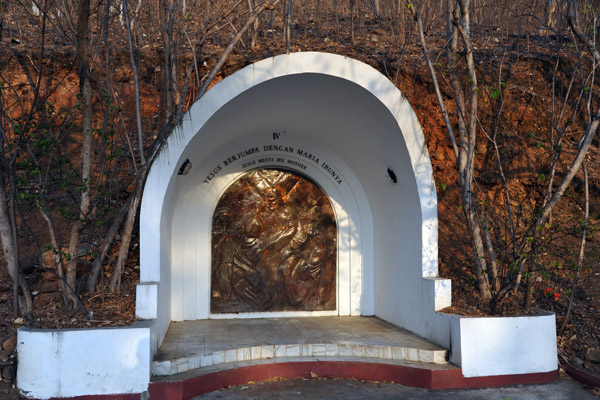 The route up to Cristo Rei is lined with the Stations of the Cross