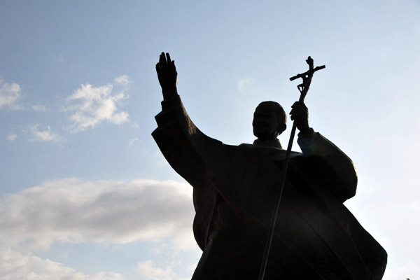 Pope John Paul II monument, Tasi Tolu