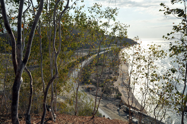 The road leading west from Dili