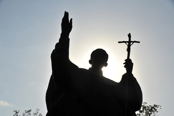 Pope John Paul II monument, Tasi Tolu