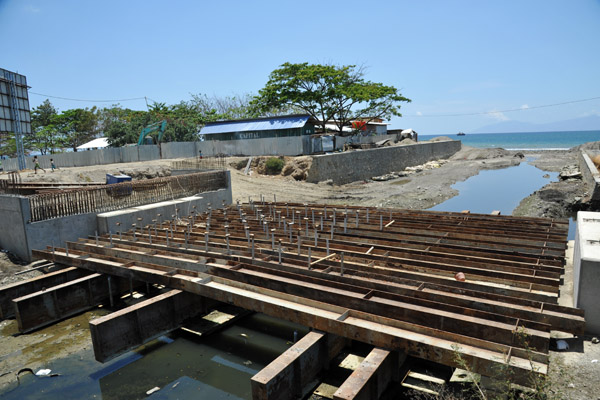 A new bridge under construction leading from Dili towards the eastern beaches