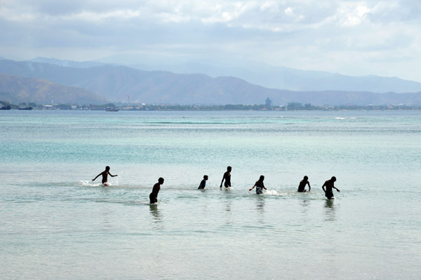Timorese teens, Areia Branca Beach