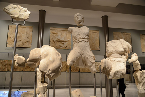 Iris and Amphitrite, Parthenon west pediment, 437-432 BC