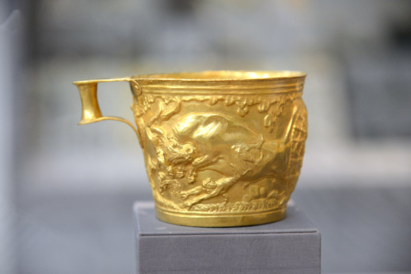 Goldl cup from the Vapheio tools tomb, Lakonia, 15th C. BC