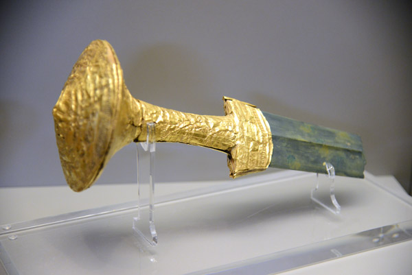 Gold hilt and pommel decorated with spirals and concentric circles, Tomb of Skopelos, 15th C. BC