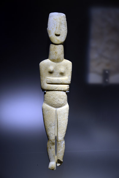 Marble Cycladic figure, 2800-2300 BC
