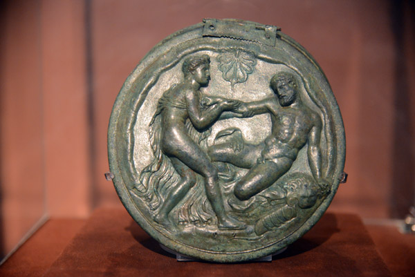Mirror with cover of Herakles assaulting Huge, daughter of the king of Tegea Aleos, ca 340 BC