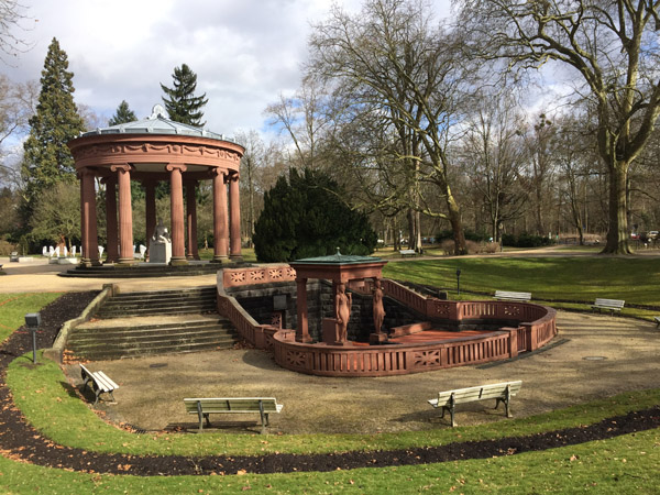 Elisabethenbrunnen in winter, Kurpark Bad Homburg