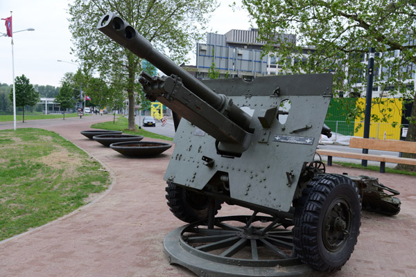 World War II artillery, Rijnkade, Arnhem