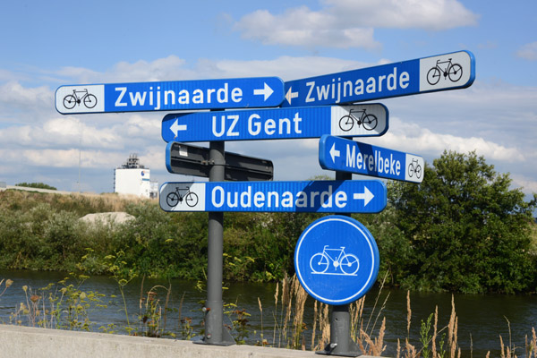 Cycling along the Scheldt River from Oudenaarde to Gent