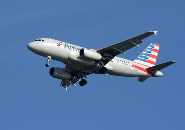 American Airlines A319 (N803AW) landing at DCA