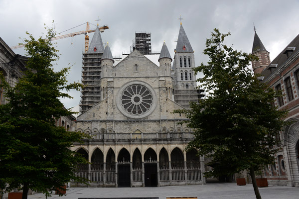 Cathdrale Notre-Dame de Tournai, Place de l'Evch
