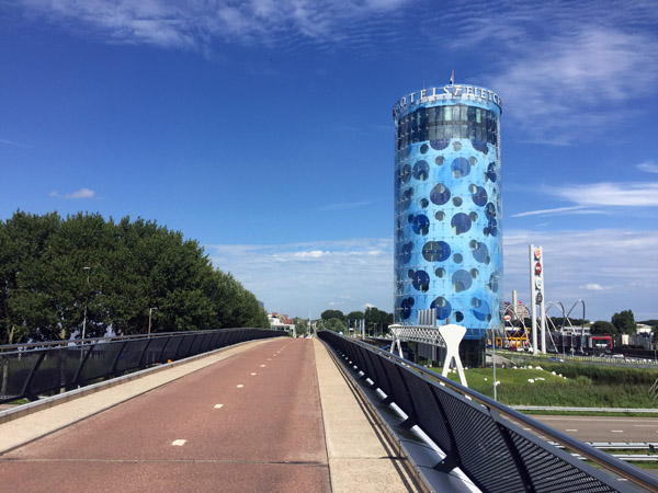 Crossing the A2 motorway - Fletcher Hotel Amsterdam