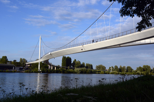 Bridge on the cycle path linking Muiden with Amsterdam