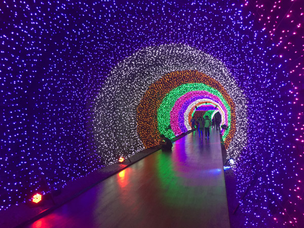 Festive Season tunnel of lights, Resorts World Manila