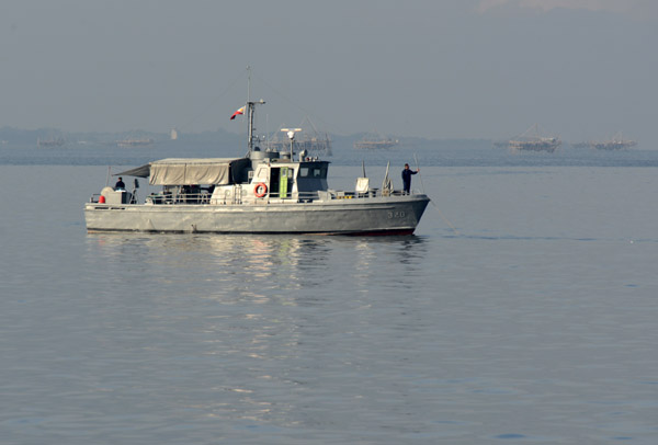 Small Philippine Navy patrol boat 320