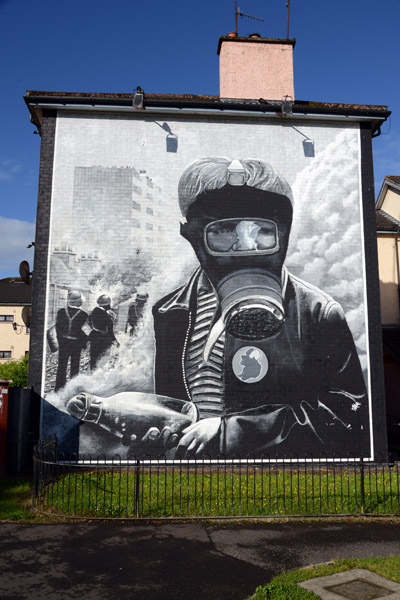 Derry Mural - Protester with a gas mask and molotov cocktail