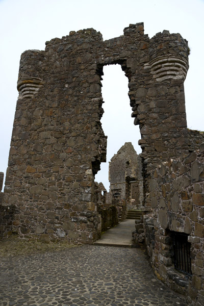 Ruined gatehouse, Dunclace Castle