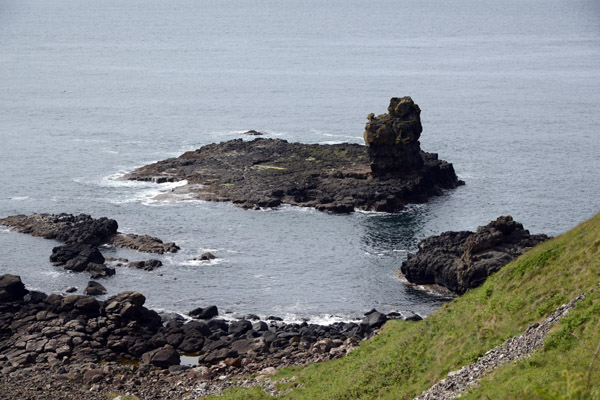 Hiking to the east of the main feature of Giant's Causeway