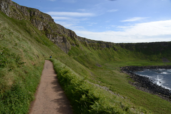 Hiking path from Giant's Causeway to the Amphitheatre