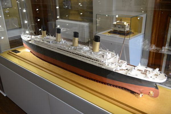 Model of the Titanic, Belfast City Hall