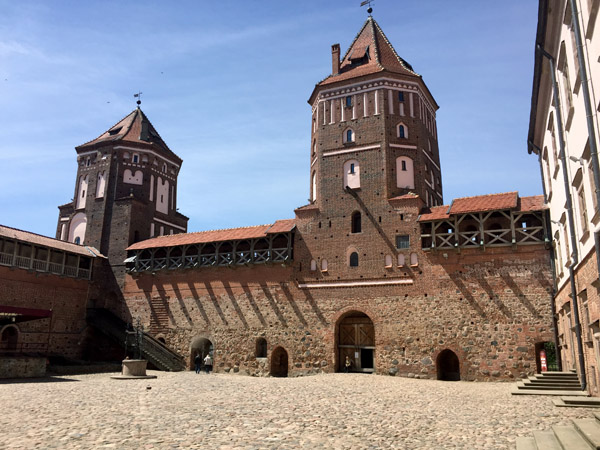 Courtyard and gate tower of Mir Castle