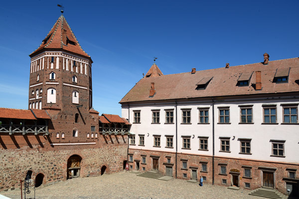 Gate Tower in the center of the west wall, Mir Castle