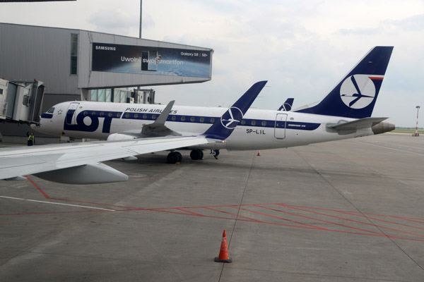 LOT Polish Airlines EMB-175 at WAW (SP-LIL)