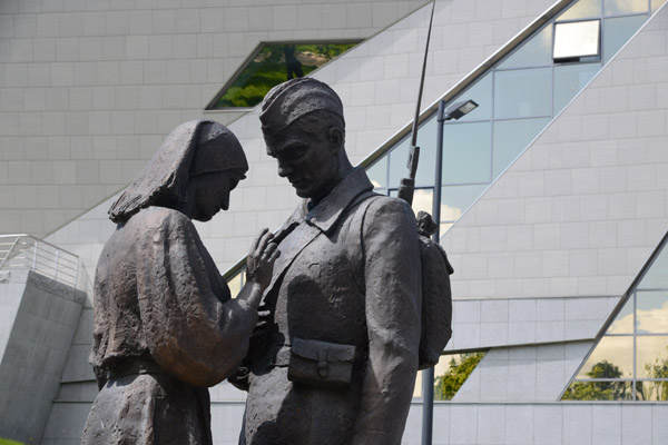 Sculpture of a Soviet solder and a woman, Great Patriotic War Museum, Minsk