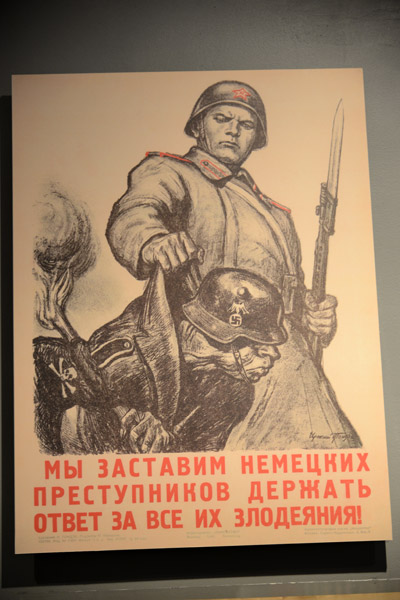 Soviet poster: We will hold the  German criminals to hold them accountable for their atrocities