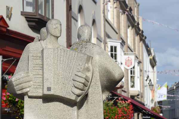 Sculpture Les Jongleurs, Queen Street, St. Helier