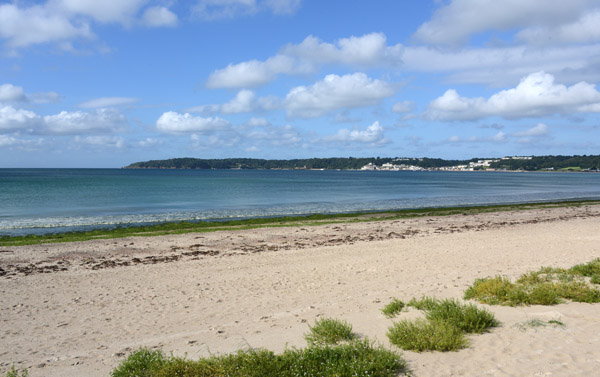The beach along Victoria Avenue west of St. Helier