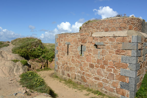 Fort Hommet was built in 1680 in Castel at the center of the northwest coast of Guernsey