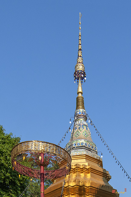 Wat Fa Ham Golden Umbrella and Pinnacle of Phra Chedi (DTHCM1347)