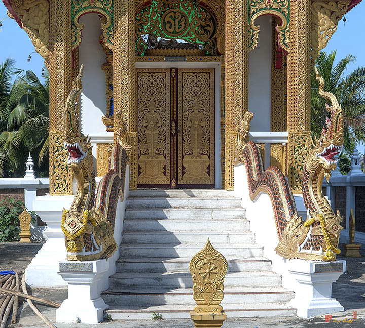 Wat Mae Tao Hai Phra Ubosot Entrance (DTHCM1800)