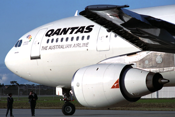 QANTAS AIRBUS A300 MEL RF 668 8.jpg