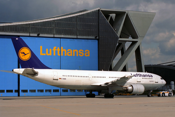 LUFTHANSA AIRBUS A300 600R FRA RF 310 27.jpg