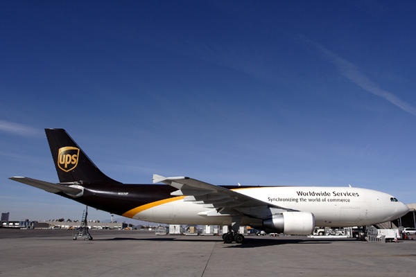 UPS AIRBUS A300 600F LAS RF IMG_0031.jpg